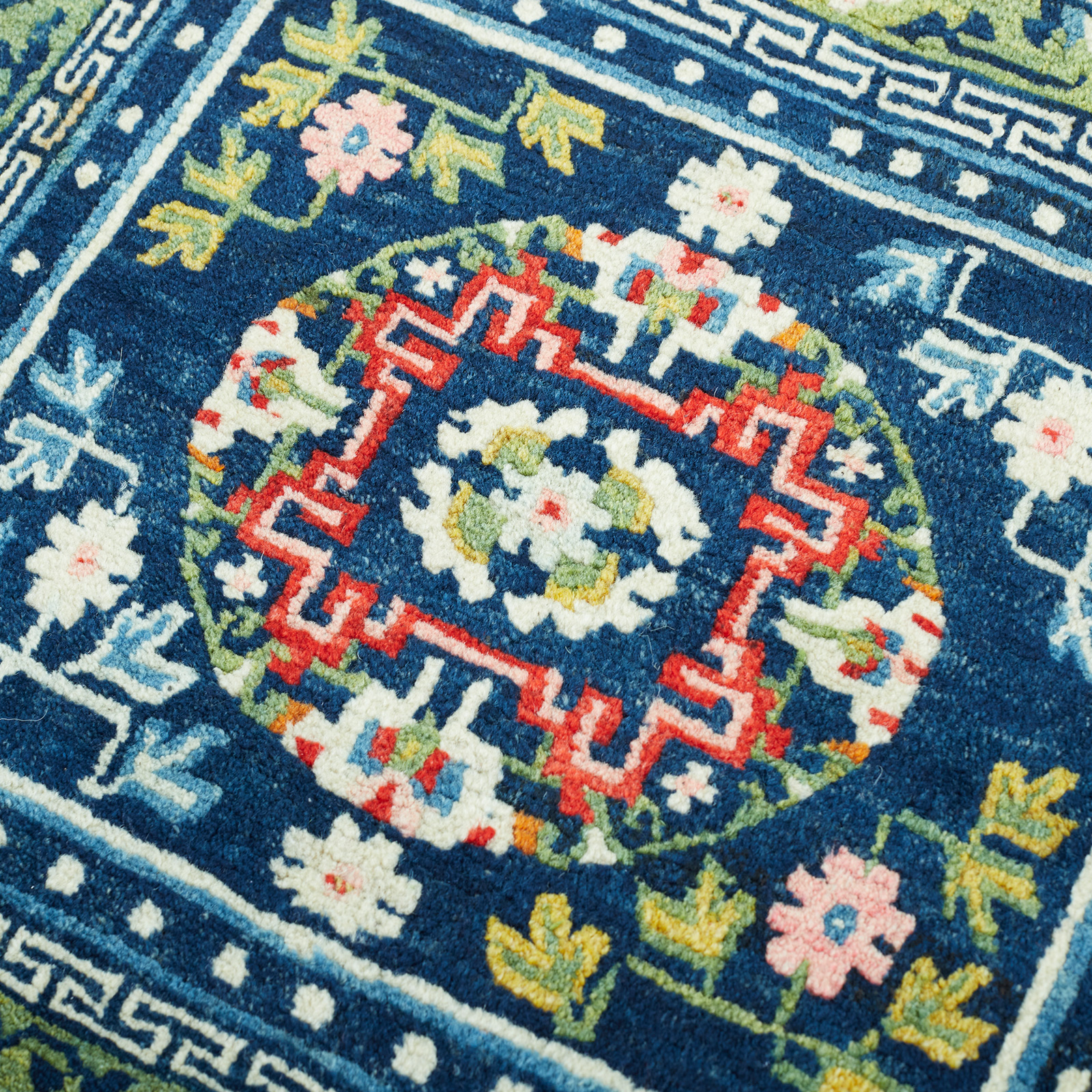 sitting-rug-40417-gallery-1