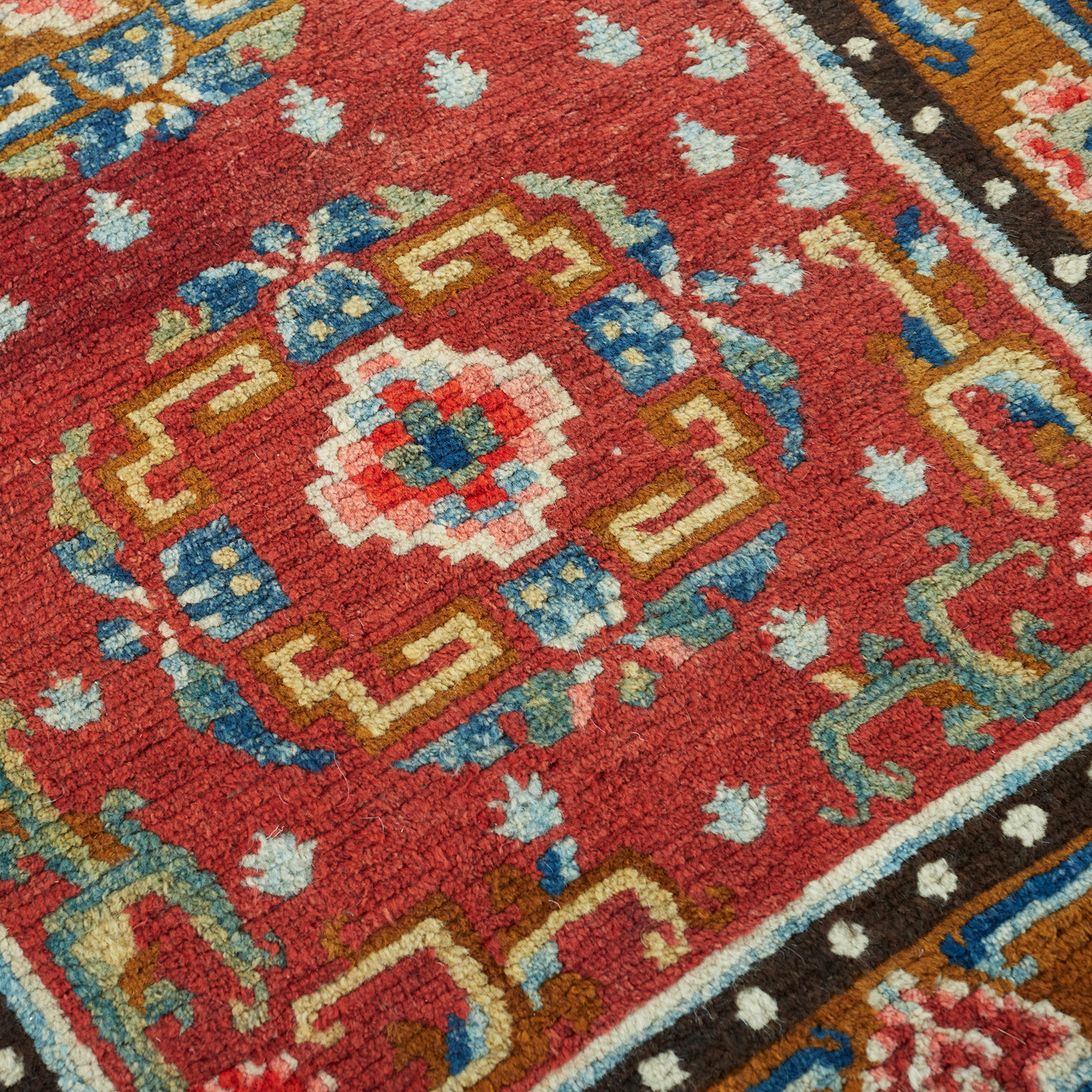THREE MEDALLION (40022) - Image 3
